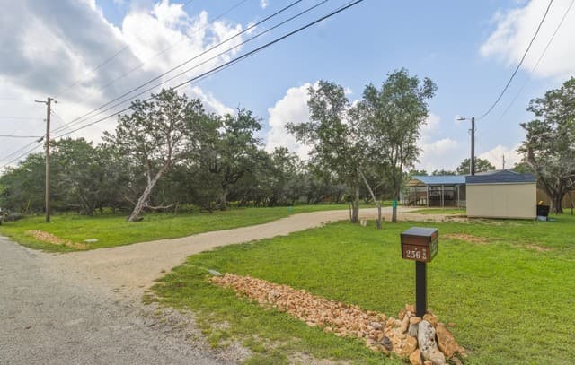 3-bedroom rental at 256 Nakomis Dr in Bandera, TX — photo 1