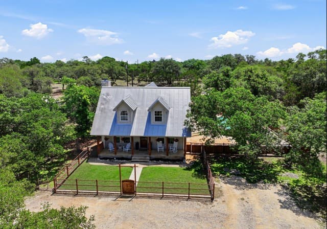 4-bedroom rental at 125 River Bluff Dr in Boerne, TX — photo 3