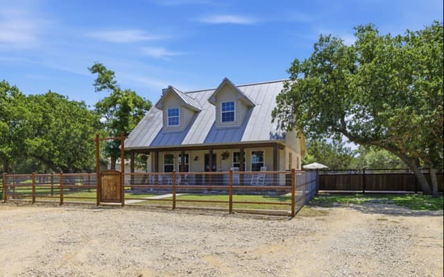 4-bedroom rental at 125 River Bluff Dr in Boerne, TX — photo 5