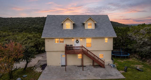 4-bedroom home for sale at 1722 County Road 270 in Mico TX