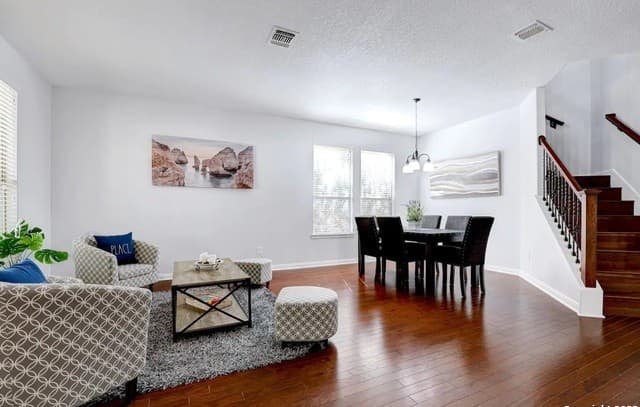 5-bedroom rental at 2911 Zurich in San Antonio, TX — photo 3