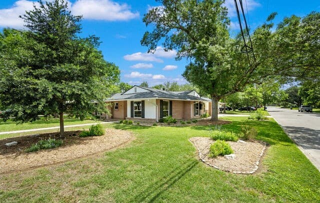 Home for sale at 8235 Greenbrier in San Antonio, TX — photo 4