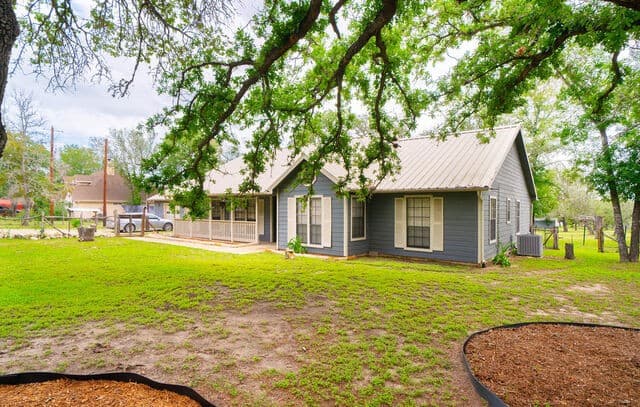 3-bedroom rental at 759 Falling Leaves Dr in Adkins, TX — photo 2