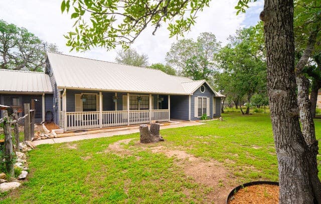 3-bedroom rental at 759 Falling Leaves Dr in Adkins, TX — photo 4