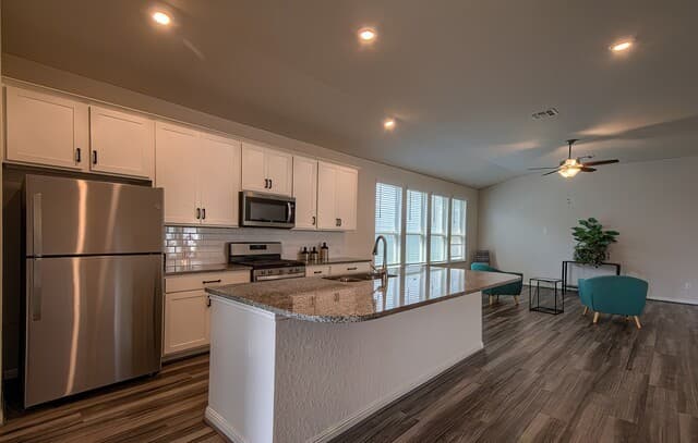 3-bedroom rental at 4939 Ranahan Pass in St Hedwig, TX — photo 2