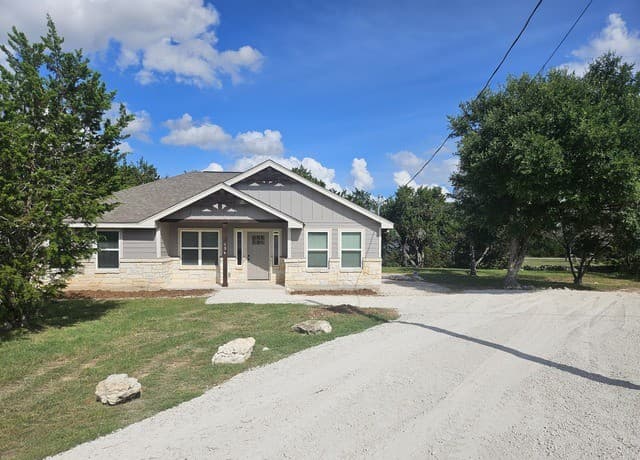 3-bedroom rental at 134 Alpine Ct in Spring Branch, TX — photo 2