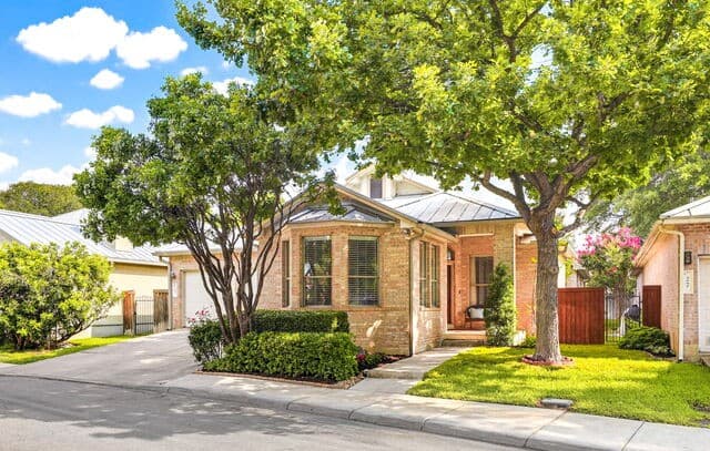 3-bedroom rental at 25 Stoneleigh Way in San Antonio, TX — photo 1