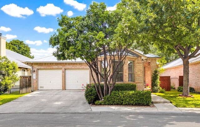 3-bedroom rental at 25 Stoneleigh Way in San Antonio, TX — photo 2