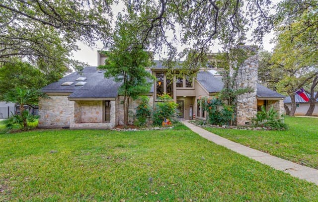 4-bedroom rental at 212 Sagecrest Dr in San Antonio, TX — photo 2