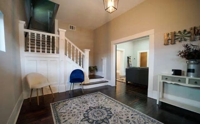 7-bedroom rental at 117 Yale in San Antonio, TX — photo 2