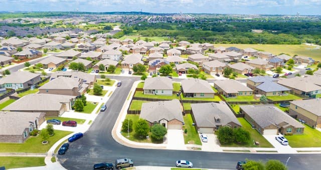 5-bedroom rental at 208 White Rock in Cibolo, TX — photo 2
