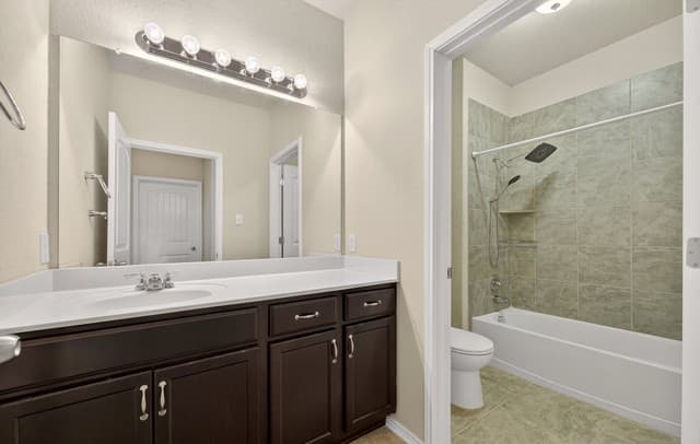 5-bedroom rental at 208 White Rock in Cibolo, TX — photo 4