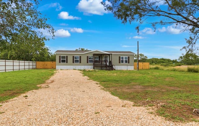 Home for sale at 11859 Jarratt Rd in Atascosa, TX — photo 2