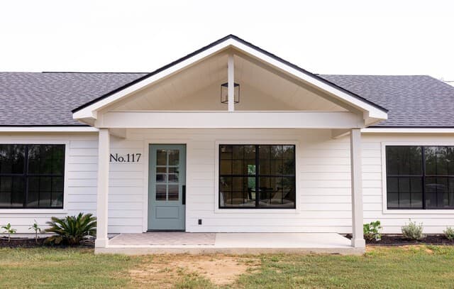 4-bedroom rental at 117 Cemetery Rd in Charlotte, TX — photo 1