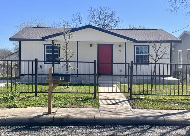 Home for sale at 38 Carlota in San Antonio, TX — photo 2