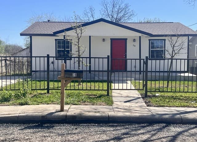 Home for sale at 38 Carlota in San Antonio, TX — photo 3