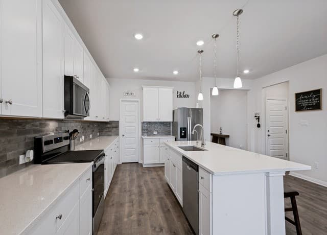 5-bedroom rental at 108 Red Deer Pl in Cibolo, TX — photo 2