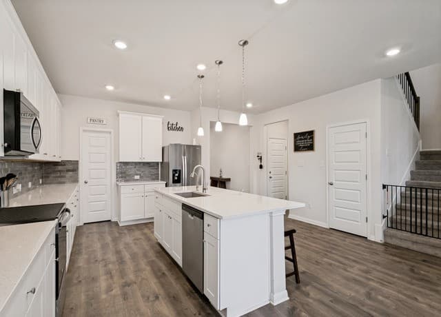 5-bedroom rental at 108 Red Deer Pl in Cibolo, TX — photo 4