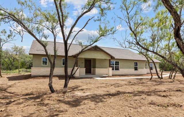 3-bedroom home for sale at 117 Sylas Hayes Loop in Pleasanton TX