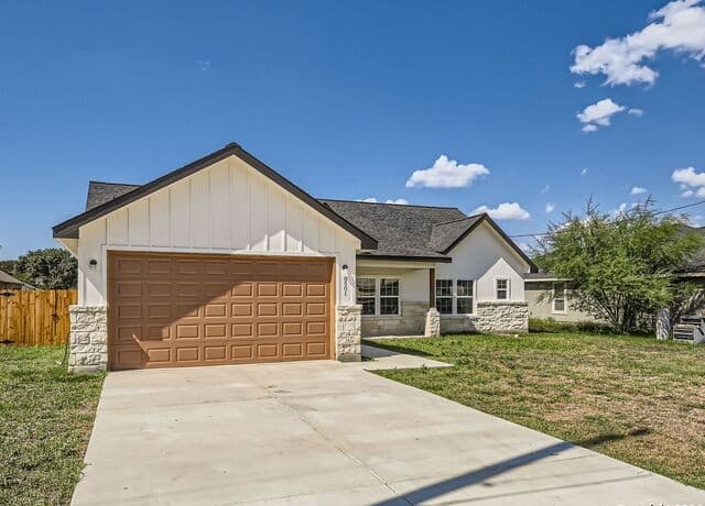 4-bedroom home for sale at 8501 Utopia Blvd in Selma TX
