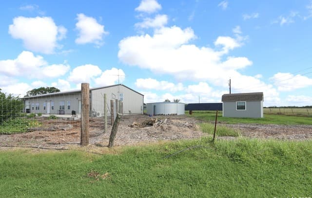 1-bedroom home for sale at 1221 N Santa Clara Rd in Marion TX