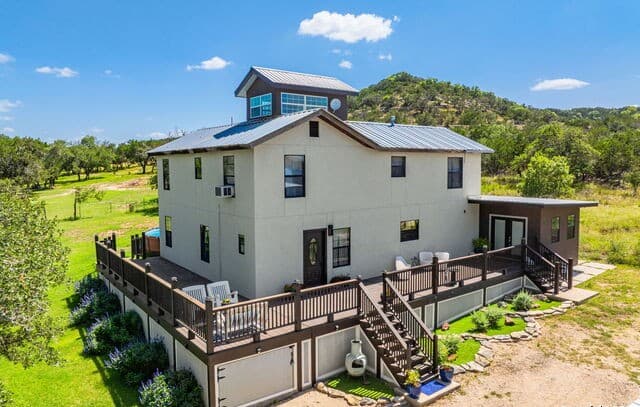 4-bedroom home for sale at 362 Oak Haven in Fredericksburg TX