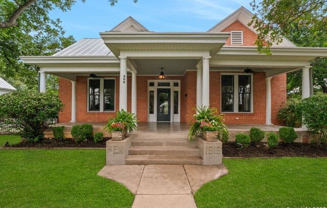 4-bedroom home for sale at 509 W Austin St in Fredericksburg TX