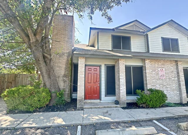 3-bedroom rental at 7502 Oak Chase Unit 7504 in San Antonio TX