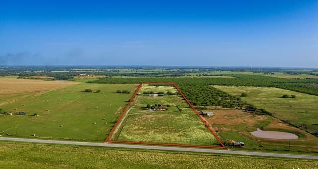 4-bedroom home for sale at 5161 #2 County Road 302 in Floresville TX
