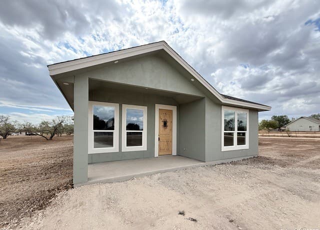 3-bedroom home for sale at 1416 Corgey Rd. in Pleasanton TX