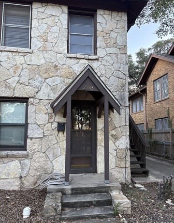 2-bedroom rental at 210 E Lullwood Ave Unit 208 in San Antonio TX