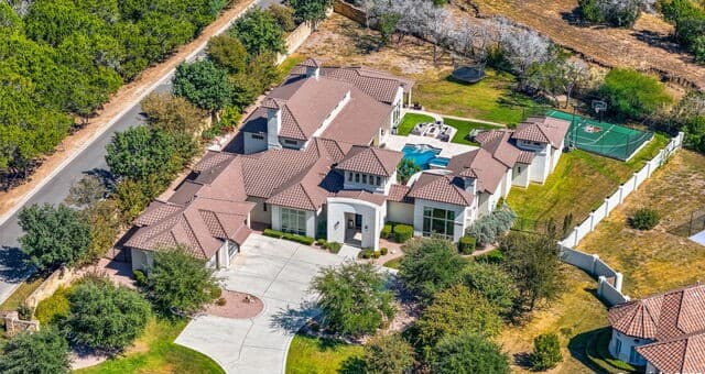 5-bedroom home for sale at 106 Wellesley in Shavano Park TX
