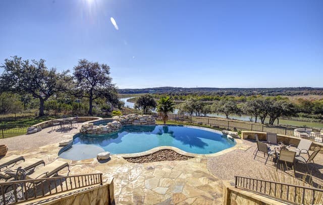 5-bedroom home for sale at 334 Arthur in Spring Branch TX