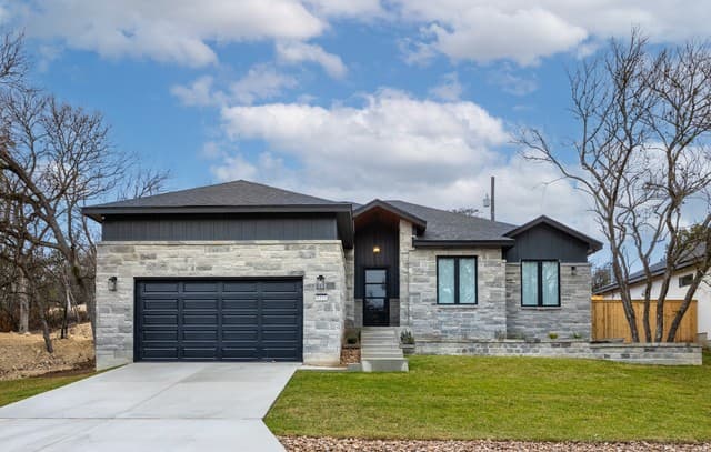 4-bedroom home for sale at 8221 Old Austin Road in Selma TX