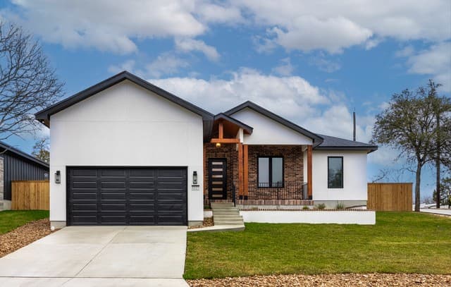 4-bedroom home for sale at 8227 Old Austin Road in Selma TX