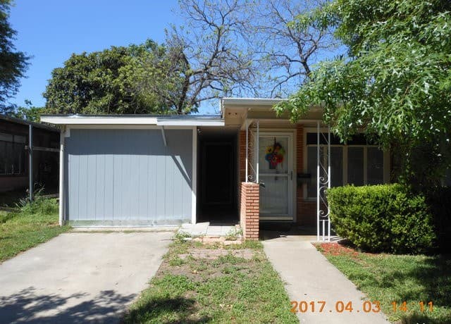 2-bedroom rental at 427 Lively Dr Unit GARAGE APARTMENT in San Antonio TX