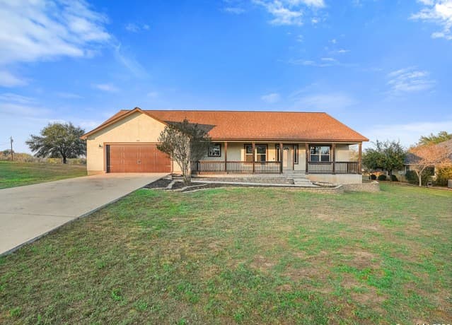 4-bedroom home for sale at 312 Edgehill in Pleasanton TX