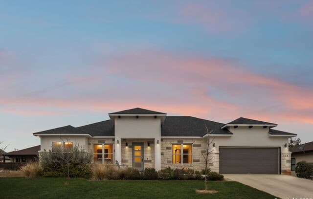 5-bedroom home for sale at 108 Parlin Ln in Fredericksburg TX