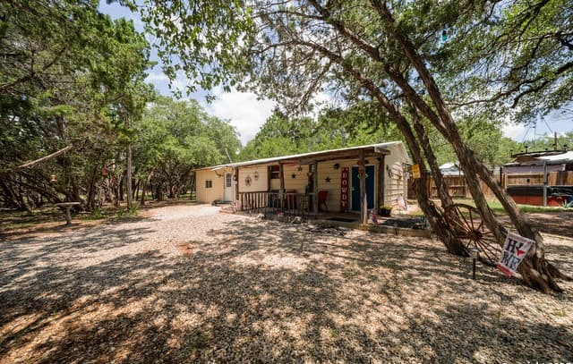6-bedroom home for sale at 946 Frontier Ln in Bandera TX