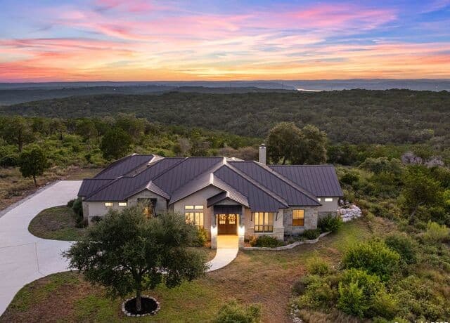 5-bedroom home for sale at 757 County Road 262 in Mico TX