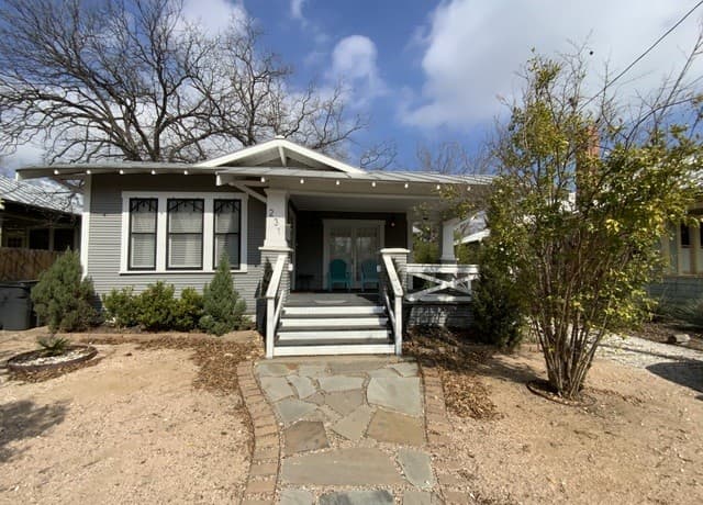 2-bedroom home for sale at 231 E Carolina St in San Antonio TX