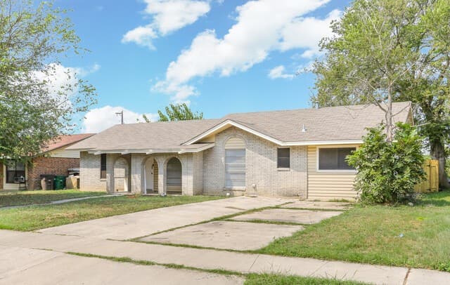 3-bedroom rental at 2027 Leesburg in San Antonio TX