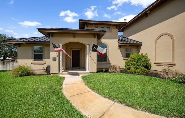 3-bedroom home for sale at 1626 Clover Ridge in Pleasanton TX