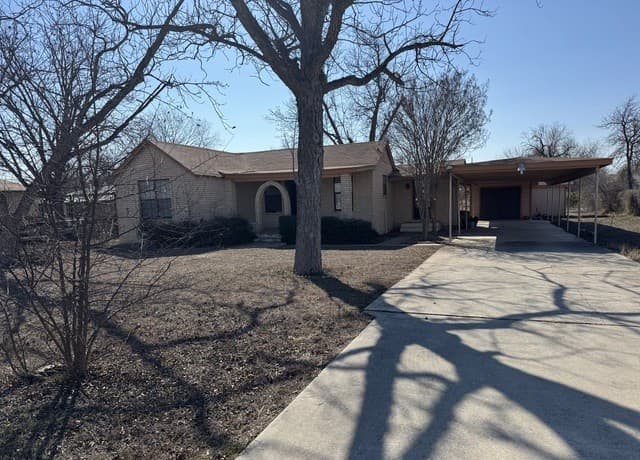 3-bedroom home for sale at 13544 S Ih 35 in Von Ormy TX