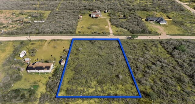 home for sale at 112 Cr 2644 in Moore TX