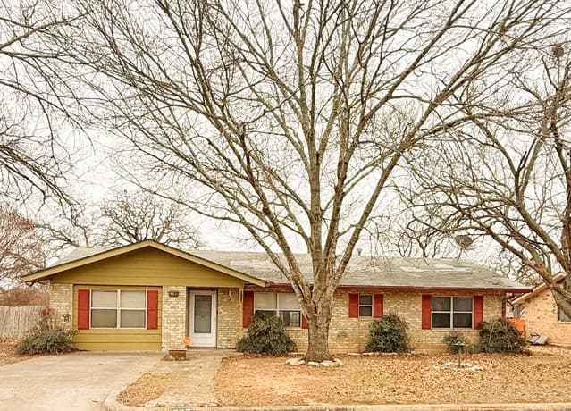 4-bedroom home for sale at 607 N Bowie in Fredericksburg TX