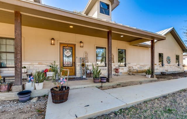 3-bedroom home for sale at 182 E Short Meadow in Lytle TX