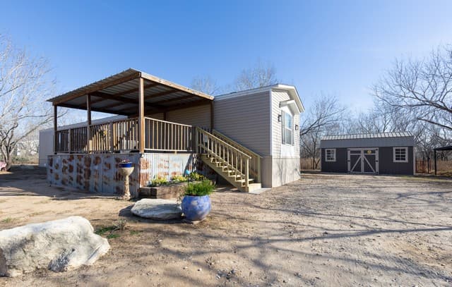 5-bedroom home for sale at 869 & 873 County Road 773 in Devine TX