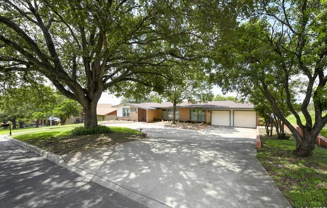 5-bedroom home for sale at 222 Highview in San Antonio TX