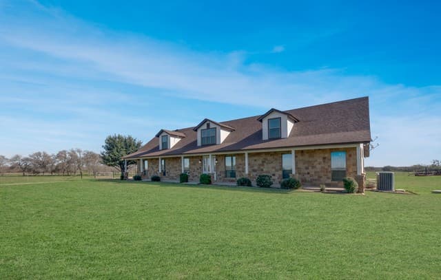 4-bedroom home for sale at 3255 Fm 539 in La Vernia TX